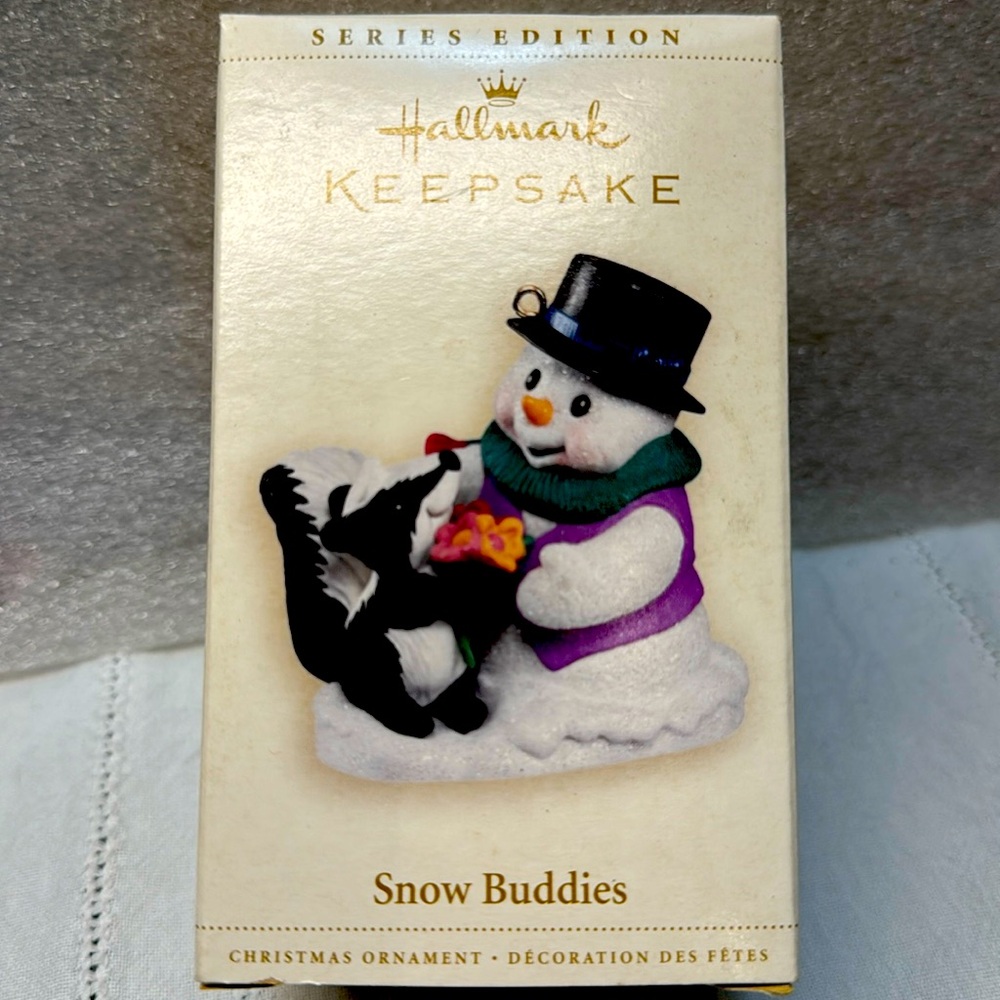 Hallmark snow buddies ornament 2000 6/9 in a series snowman and skunk